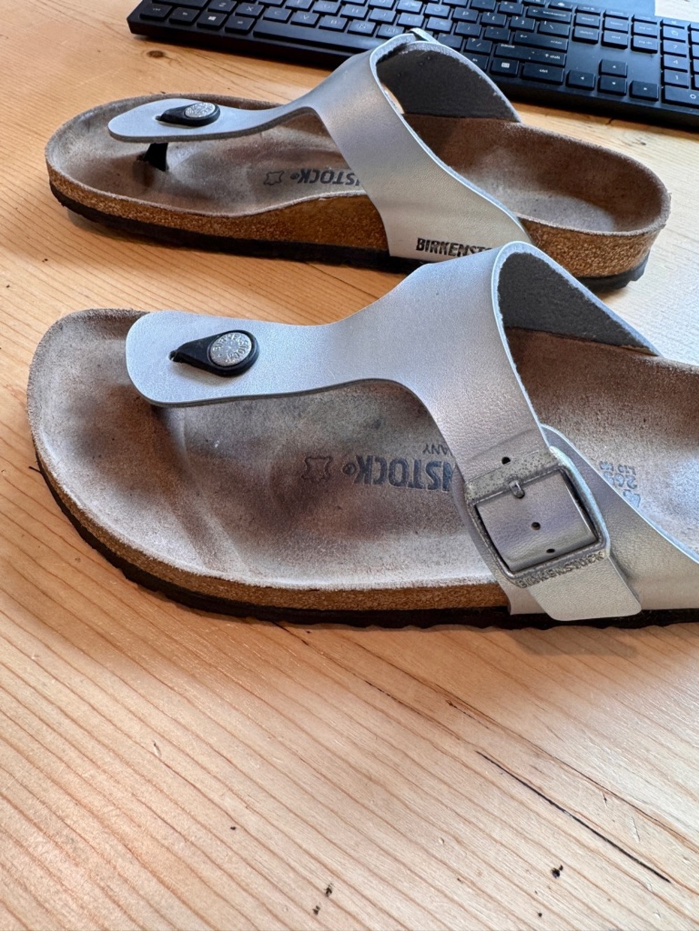 Birkenstock Gizeh Sandals Silver Single Strap Cork Footbed Women 10 EU 41 Narrow - Picture 5 of 13